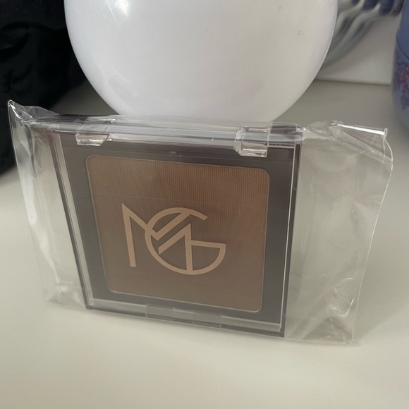 Makeup Geek Tawny Bronzer Compact Cruelty Free - Picture 2 of 4